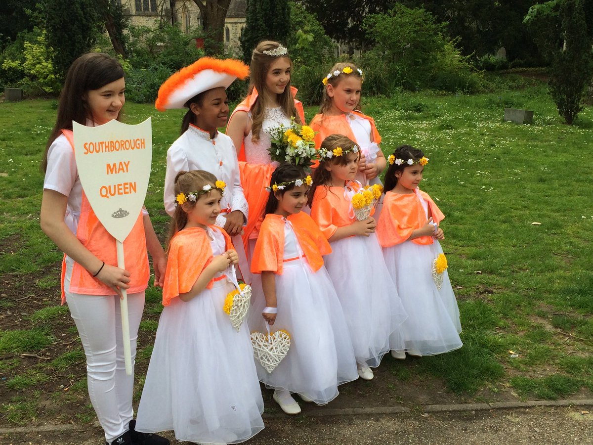 FriendsOfSPS's tweet photo. Southborough May Queen https://t.co/2jxixrUT3P
