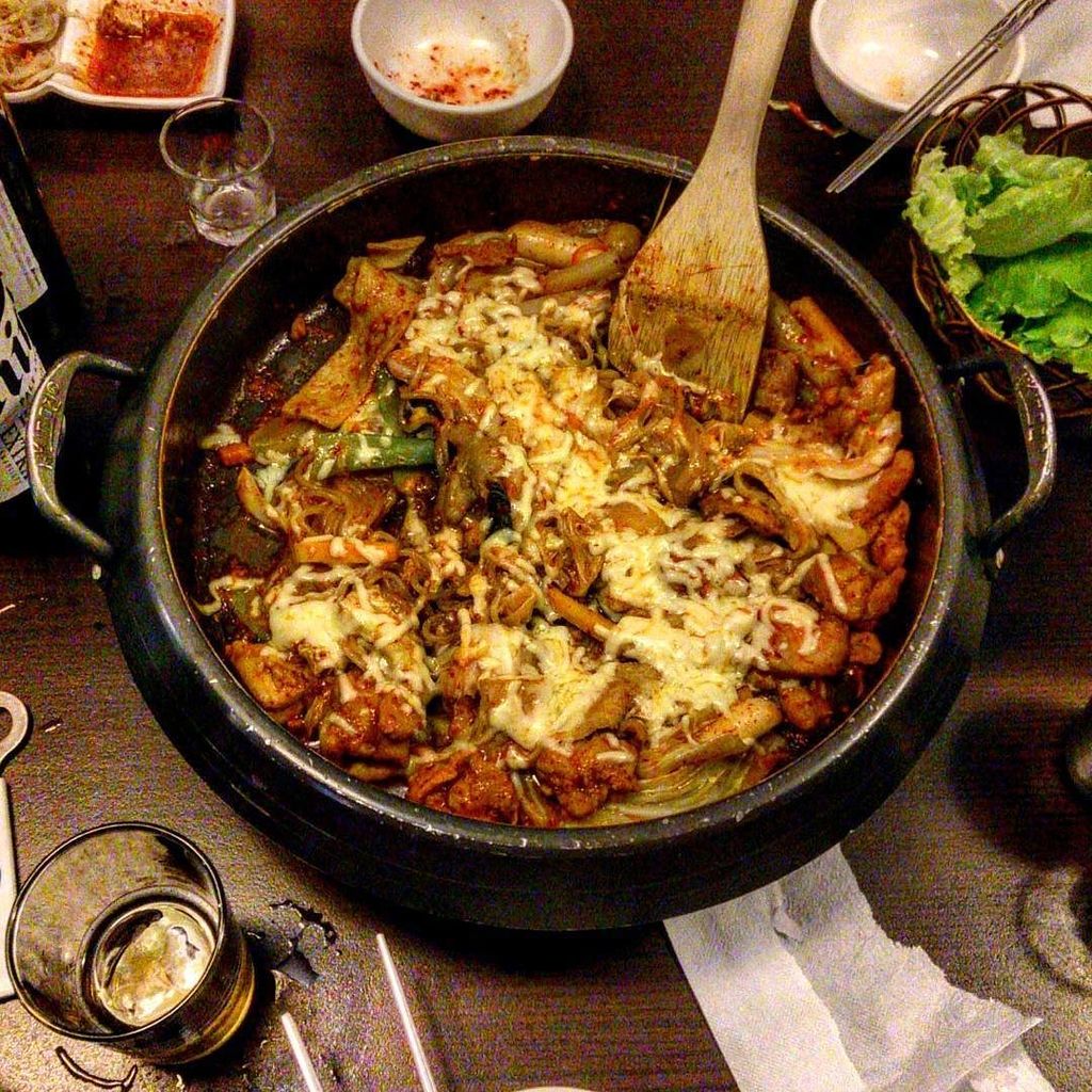 koreanfoodaebak's tweet photo. waegook_tom: Time for #Korean food with friends on this Saturday night in #Taipei!
#taiwan #igerstaiwan #koreanfoo… https://t.co/rPiSIpJYqK