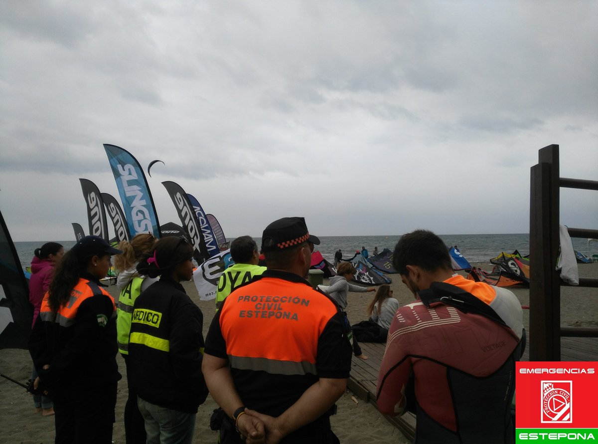 PCivilEstepona's tweet photo. Servicio preventivo en el Memorial de Big Jump Ignacio Mena #Estepona https://t.co/cQ4kFP2J5P