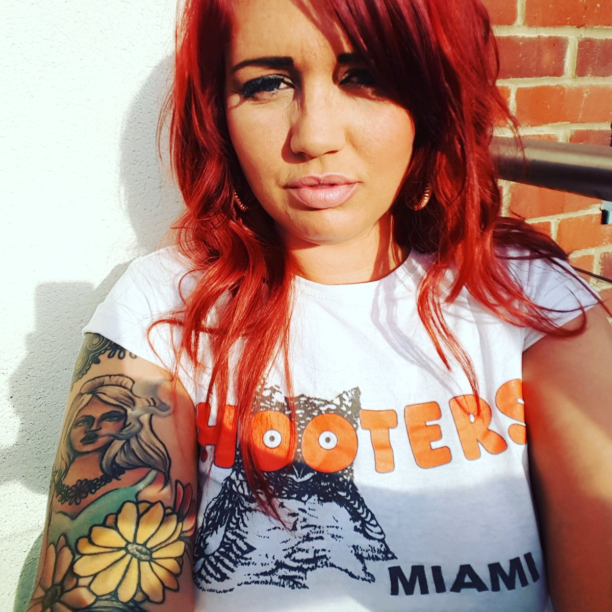 Chloe on X: "Summer summer summer time #redheadoftheweek #tattoo #tattoodgirl #hooters #hootersgirl #Brighton #hot #slevetattoo https://t.co/4hV73VMC59" / X