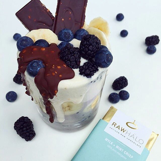 Delicious almond butter and banana mylkshake topped with our new Mylk+Mint Crisp #rawchocolate. Happy Saturday ☀️