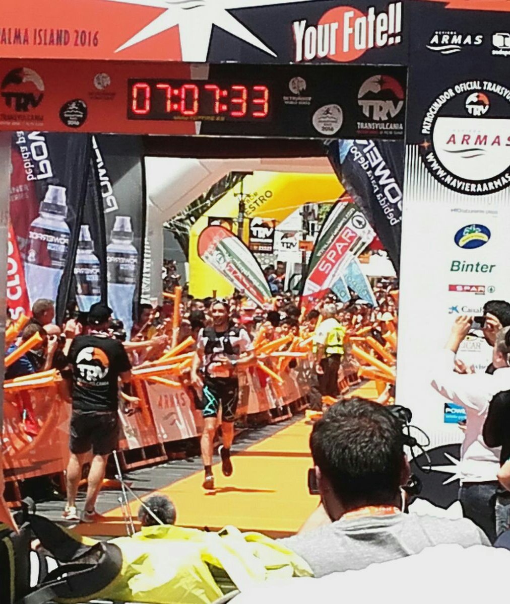 conectaslapalma's tweet photo. Llegan los primeros corredores de la #Transvulcania16 a meta
1° Luis Alberto Hernando
2° Nico Martin
3° Sage Canaday https://t.co/o1cjH9d4hM