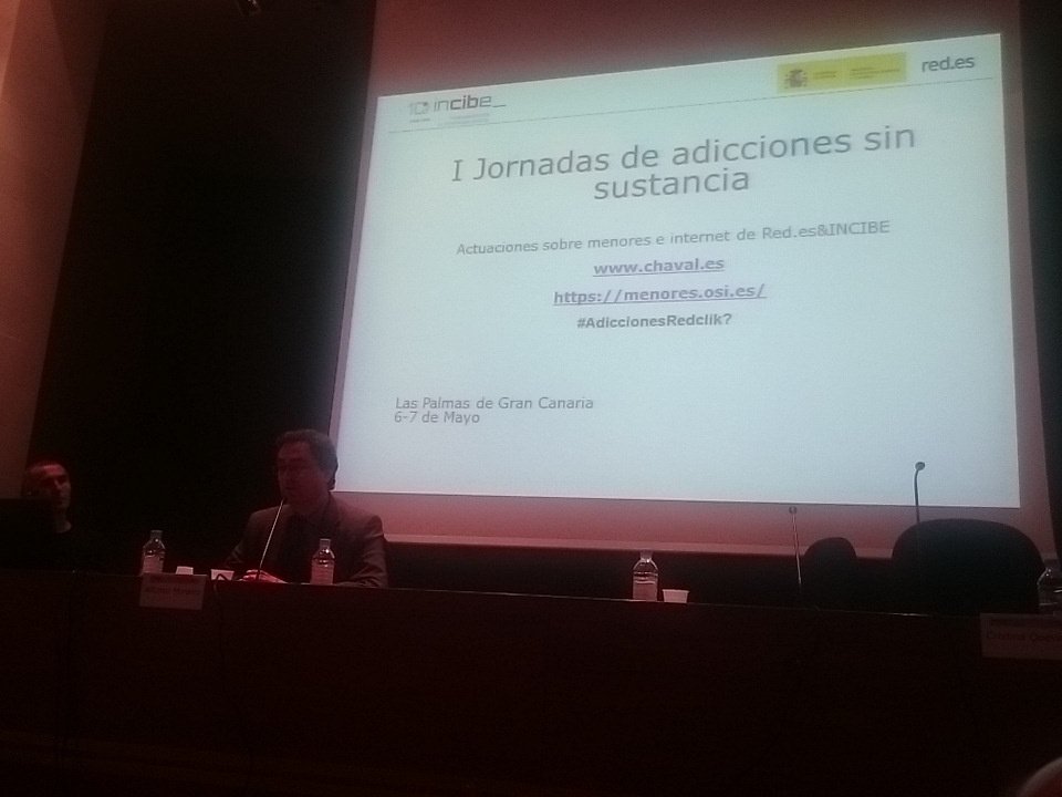 generoydrogas's tweet photo. #AdiccionesRedClick
Seguimos con la exposición de Buenas Prácticas. @chavalpuntoes @INCIBE @redpuntoes https://t.co/XMNo3rrzNK