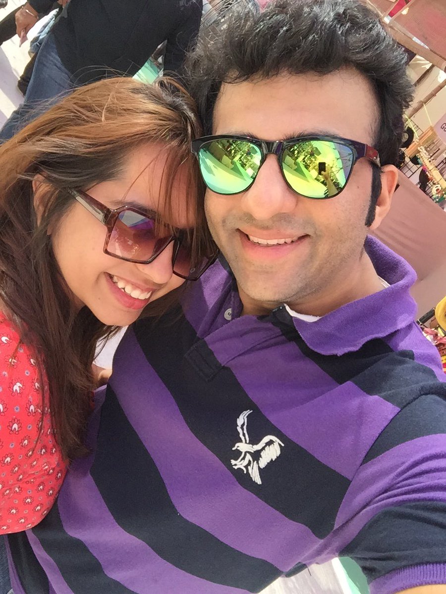 imsumrani's tweet photo. Here is my #FirstMoveSelfie that makes me smile! Amazing idea this. Visit: https://t.co/ZAnUIx9uxA @CloseUpIndia https://t.co/7IVEWAt29P