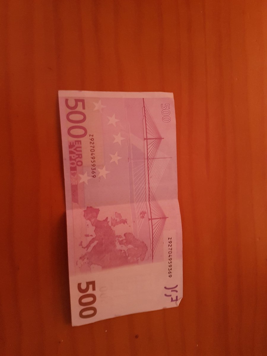 CarlosDrose's tweet photo. Dicen que los billetes de 500€ van a desaparecer, te voy a echar de menos, amigo. https://t.co/EshdWvjSBi