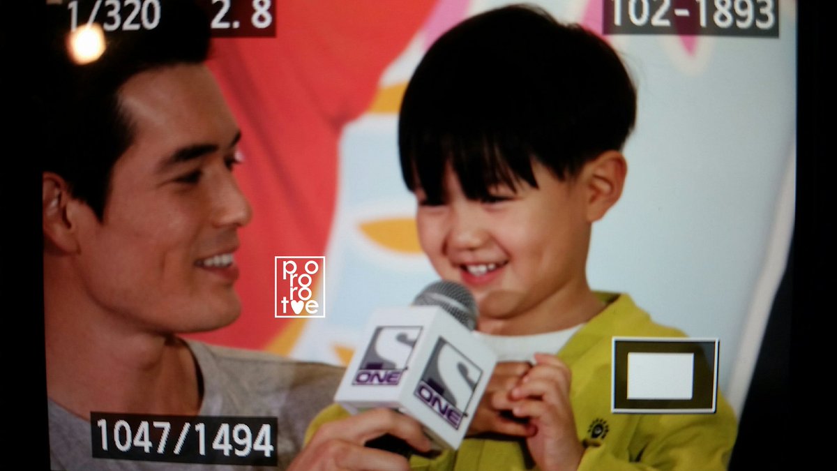 pororotoe's tweet photo. #taeoh dimple going strong
 #160507 https://t.co/6H49VE3x4l