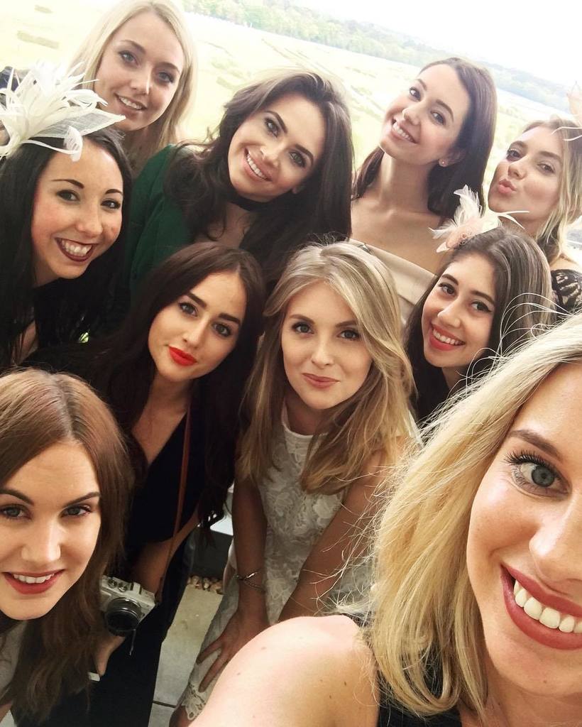 TryWearEasy's tweet photo. When at #Ascot… 🏇❤️ #bloggerselfie #wallisfashion #wallisraceday #wallisblogger #fblogger #fblog #bloggers #raceday… https://t.co/U7yce5bPDq