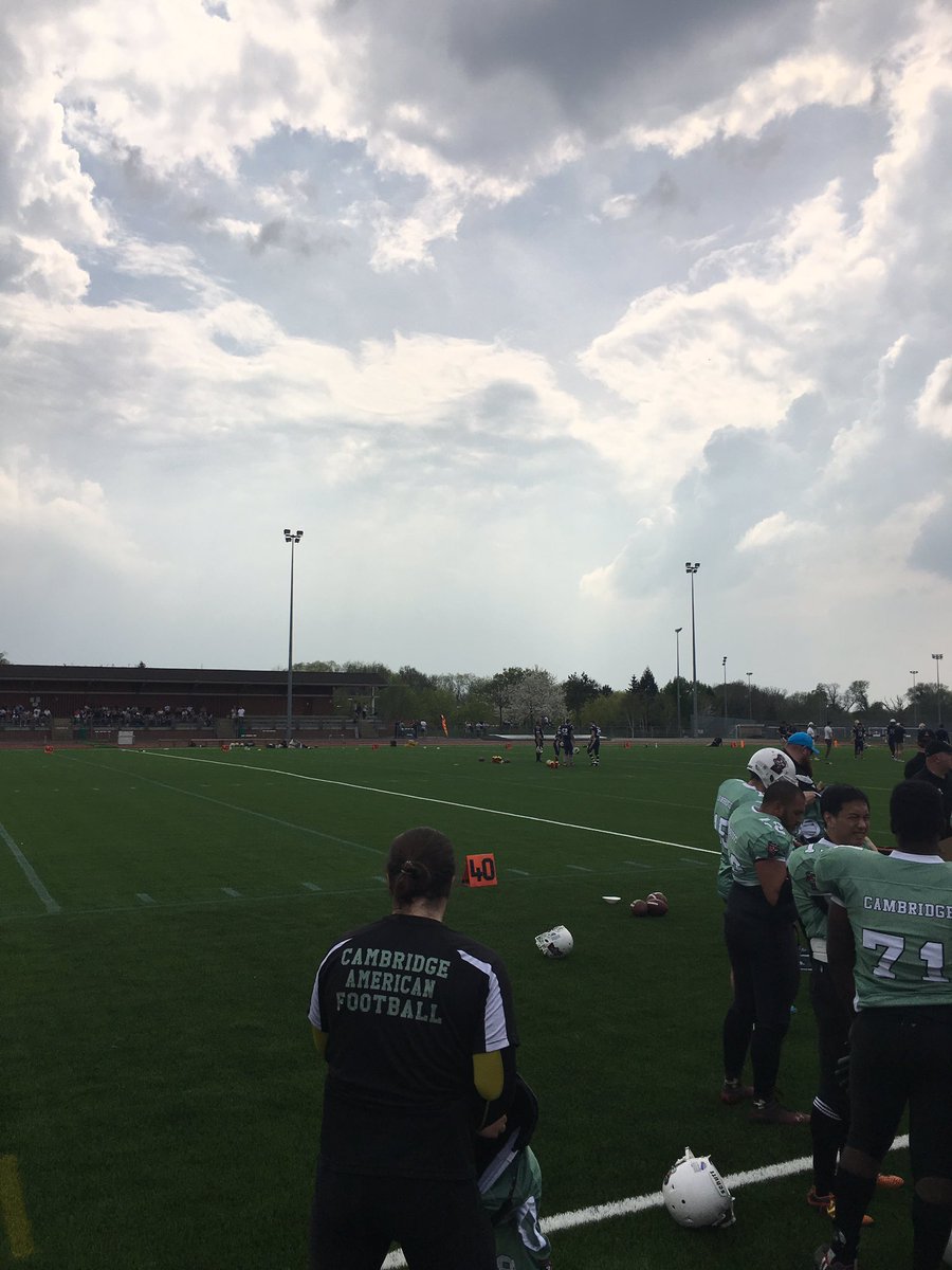 Alex86Mack's tweet image. Almost game time. Oxford vs Cambridge Varsity 2016 #GoPythons #Cambridge #UK #AmericanFootball