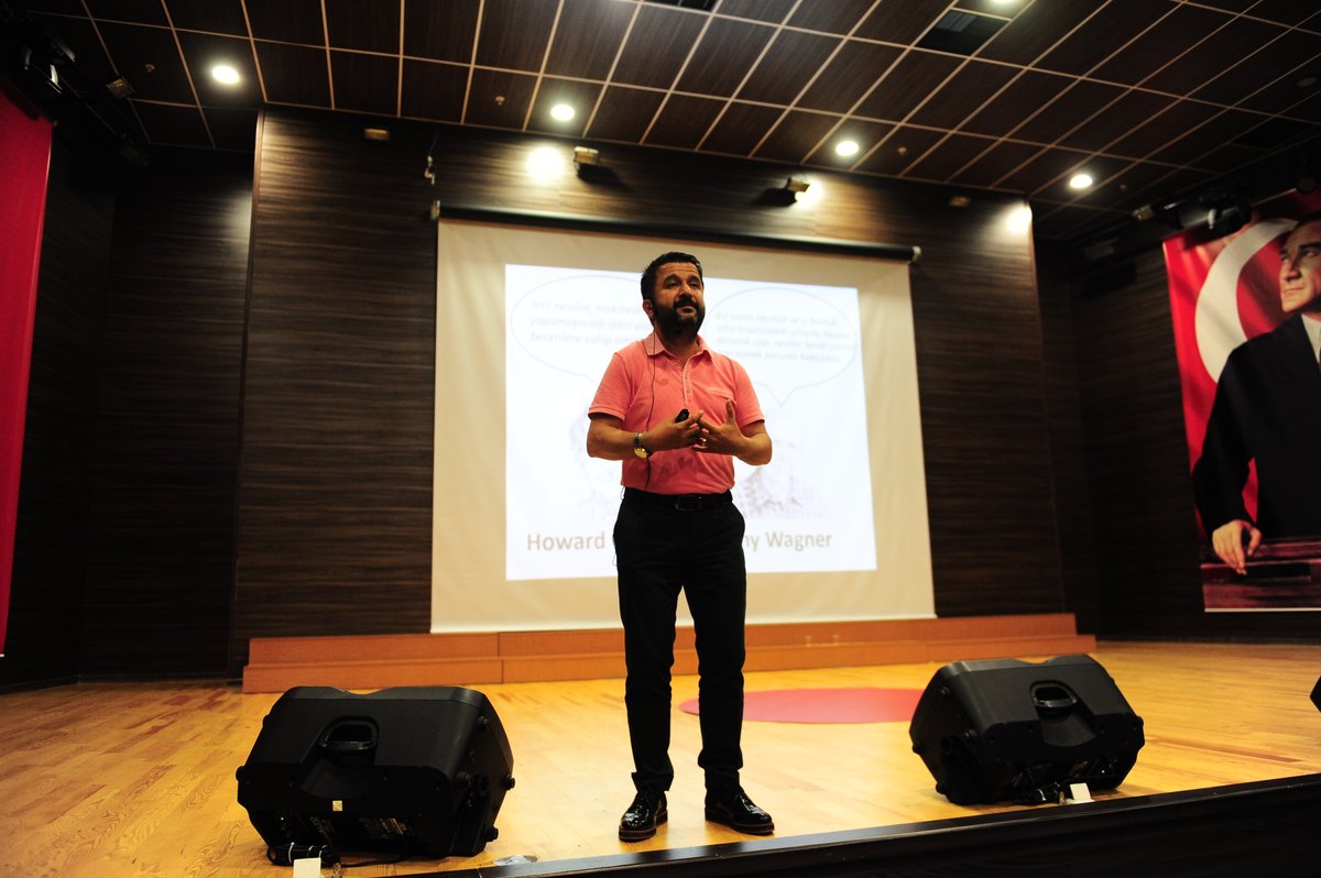 tedadanakoleji's tweet photo. #TEDMAKERS Doç. @DrSelcukOzdemir ile Teknoloji:  İki Yanı Keskin Bıçak Konferansı #durmayap https://t.co/Gy9QICchw9