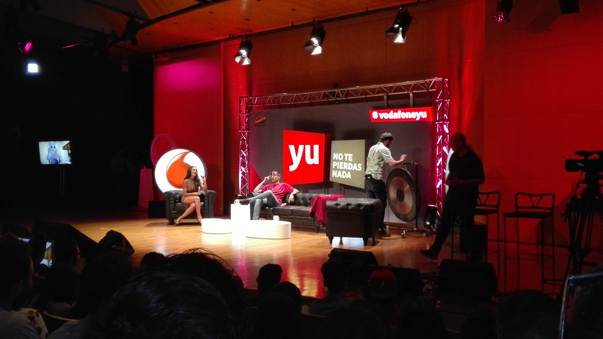 alejandroct95's tweet photo. En el programa @vodafoneyu #yuSOS @DaniMateoAgain @SrCastelo @lorenacastell https://t.co/epQ0n1xSl9