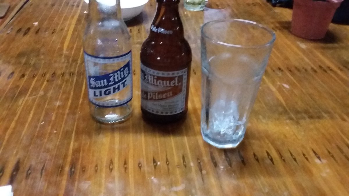 LanseltheLegend's tweet photo. At dahil bawal mag-inom bukas at sa Lunes, advance celebration ng panalo ni Duterte! 🍻👊😂😂 #Lightlang https://t.co/QVsJCzmhQx