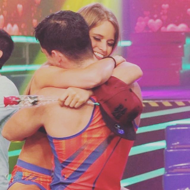 ikeparodicosta's tweet photo. Me encanta verte feliz muelitas 😁😁😁. @mikkielias . https://t.co/Ae9wyLuMFK