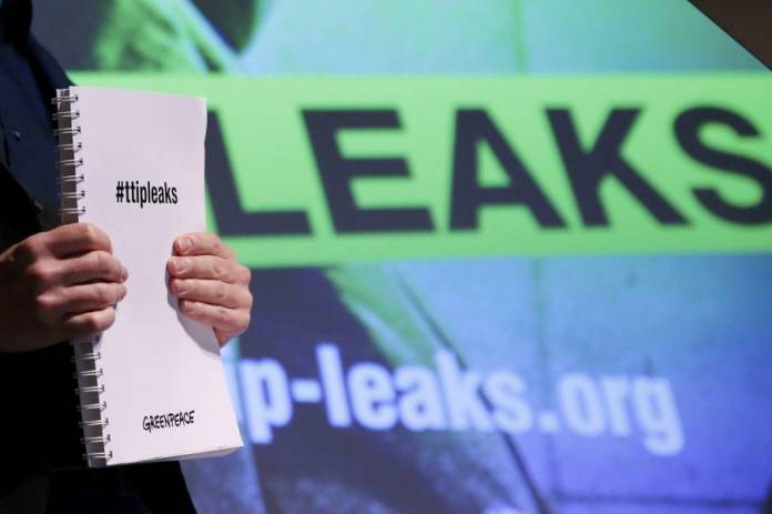 tpp_en's tweet photo. .@Greenpeace Analysis on #TTIPleak. Read the commentary by Greenpeace on #TTIP negotiations: https://t.co/ShZQIovvid https://t.co/QBmPo1AqpQ