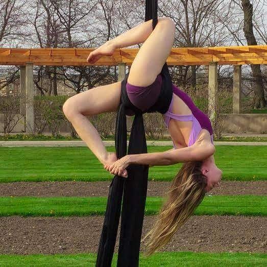 BreakALegFDN's tweet photo. Welcome Becca Elizabeth performing sky high!! #benifitnight #silks #aerialist #sideshow #nightlife #circuslife https://t.co/7yjRGwTVKr