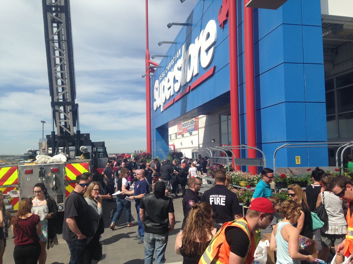 IAFFLocal3021's tweet photo. Come support #fmmfire with BBQ and bouncy castle https://t.co/Yq8XsNtG7c