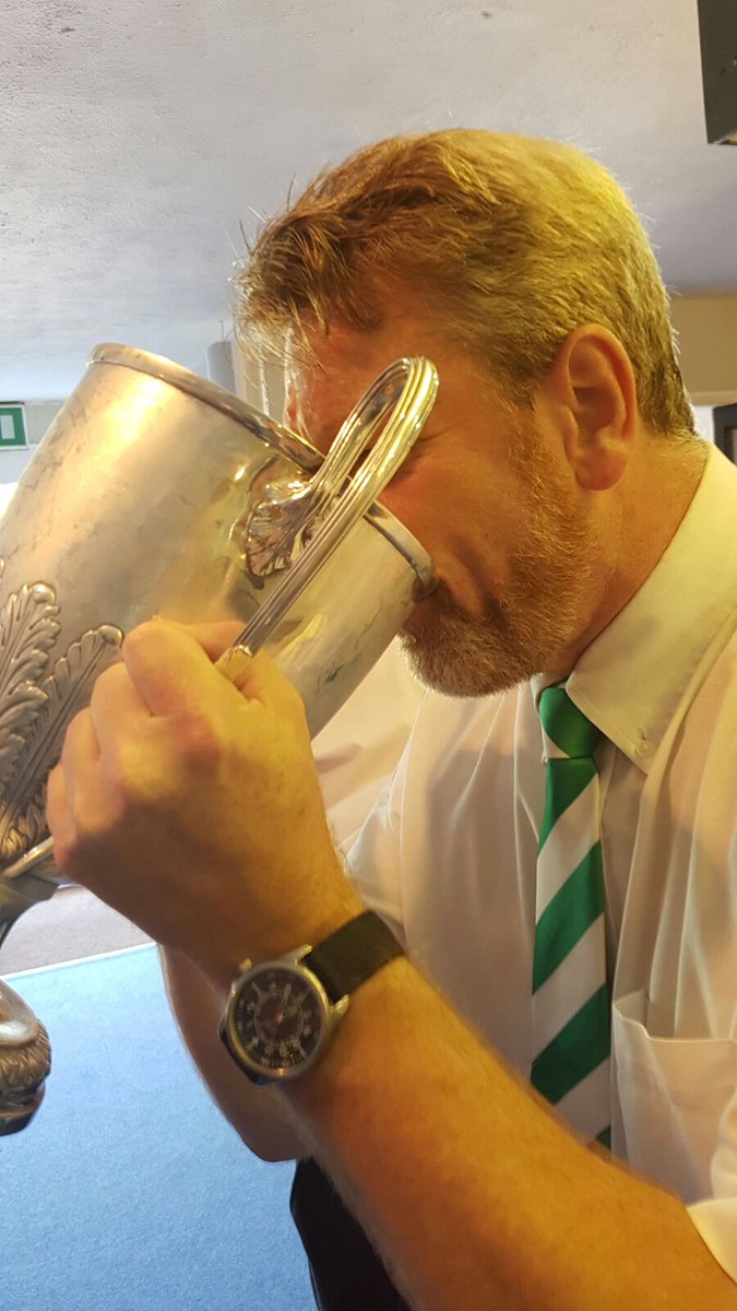 lindfield_fc's tweet photo. Lindfield's Chairman enjoying the spoils of victory #swans https://t.co/DCKrlPOqvn