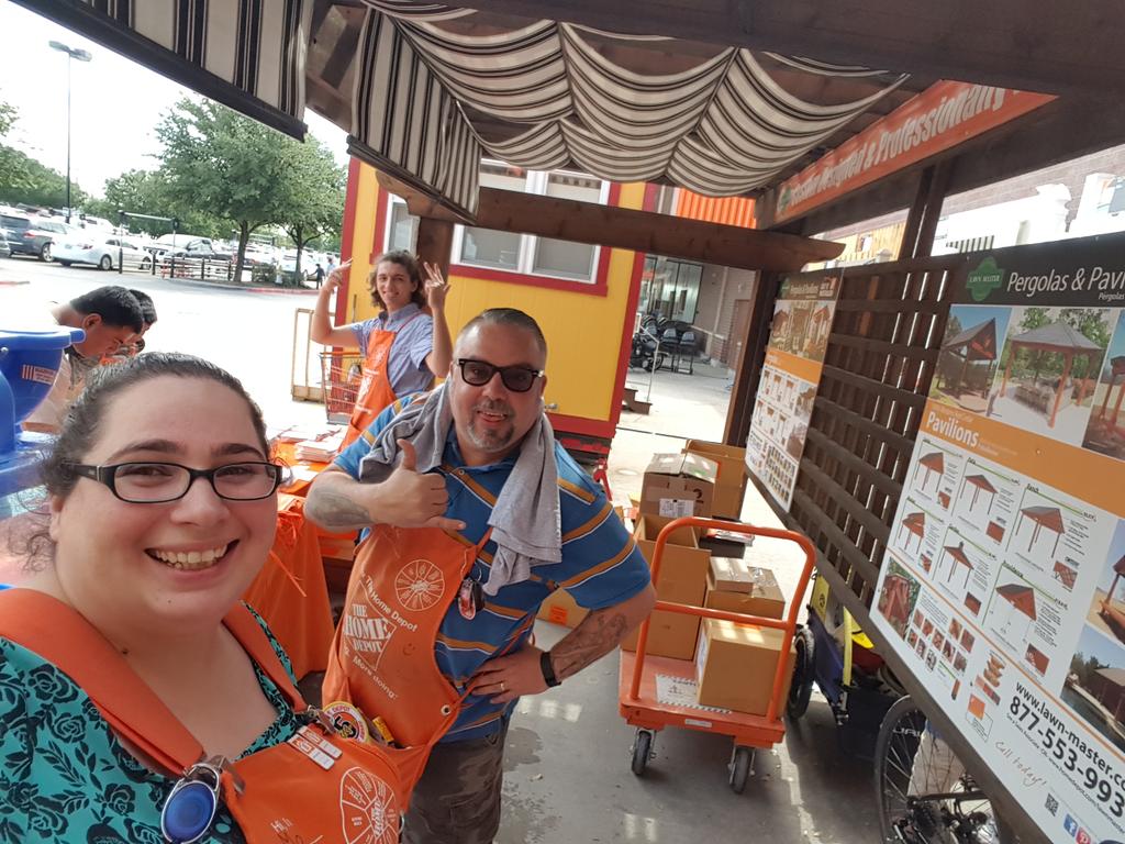 mo_PSstore6513's tweet photo. Kids workshop today with lots of vendor's and Whataburger!!!! #HD6513 #SWBEST #kidsworkshop https://t.co/IWpXEzE9FZ