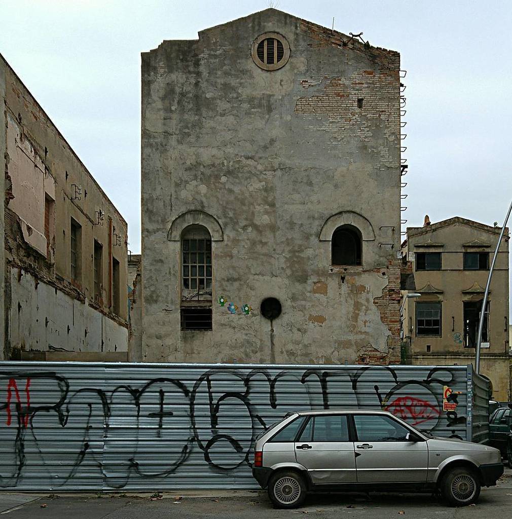 oldcar_photo's tweet photo. #poblenou #instapoblenou #instabarna #instabarnagram #bcnexploradores #postcardsfrombarcelona #barcelonacity #class… https://t.co/z0IcPQeiot