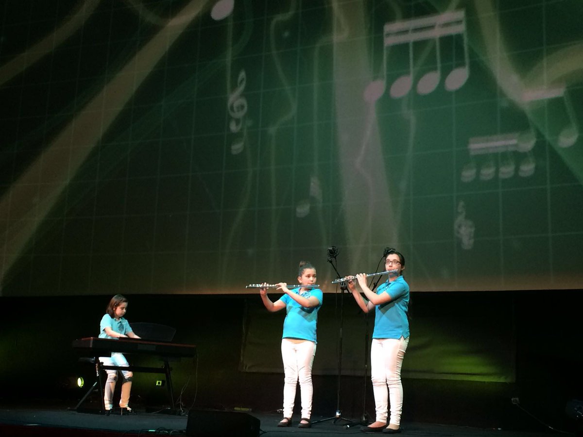 festdeculturas's tweet photo. Blancanieves y los 7 enanitos de la Escuela Musical de San Petersburgo #IFLCEspaña2016, una vuelta a la infancia! https://t.co/hoRhAxdPRF
