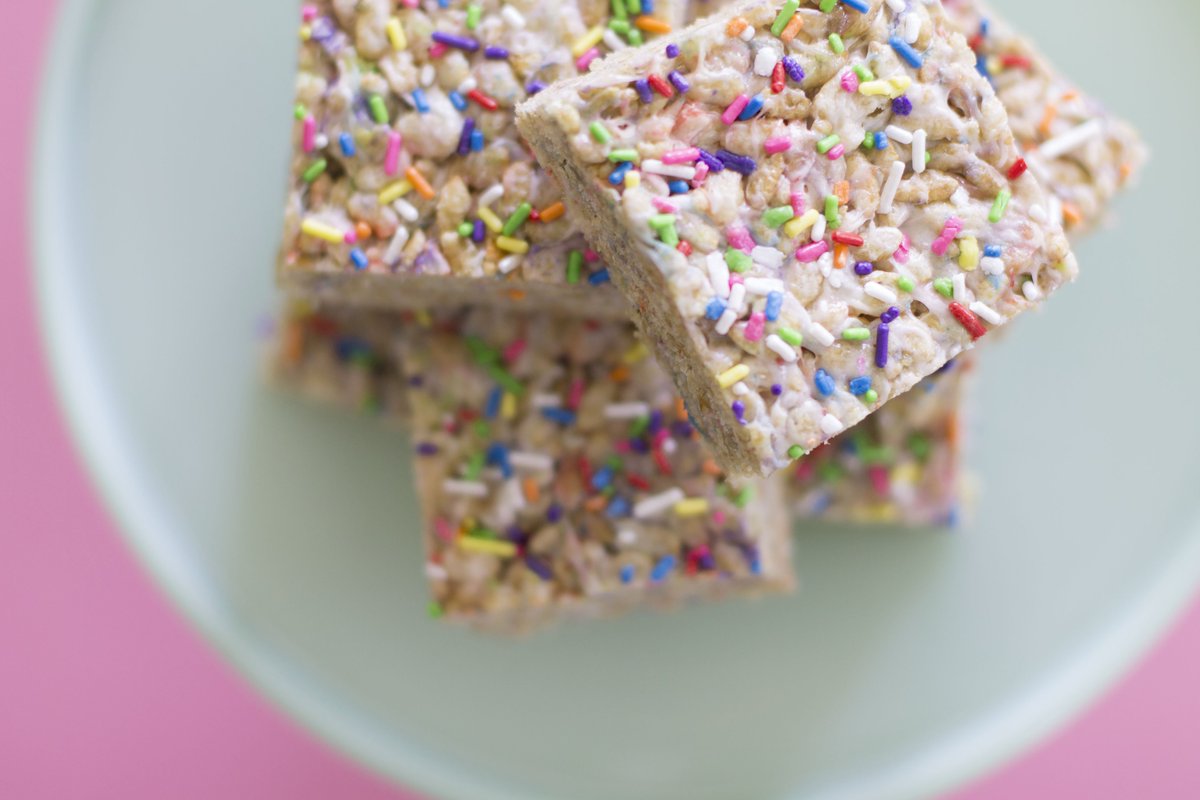 RealFoodHonest's tweet image. Vegan, gluten-free cake batter rice crispy treats!