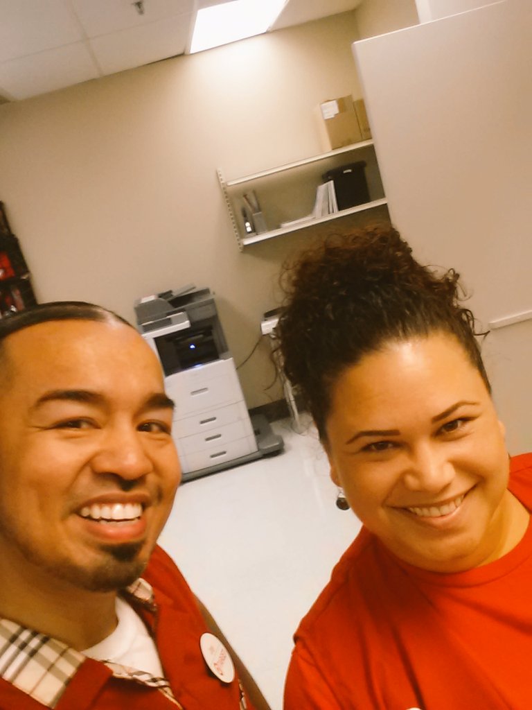 Bright smiles 😃 for a hot 🌞 business day!! #bestteamever