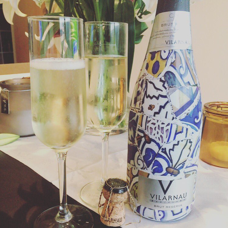 saddwinevault's tweet photo. Lovely little drop for the weekend. What you drinking? 
#champagne #proseco #wine https://t.co/Qi8aKD9OVH