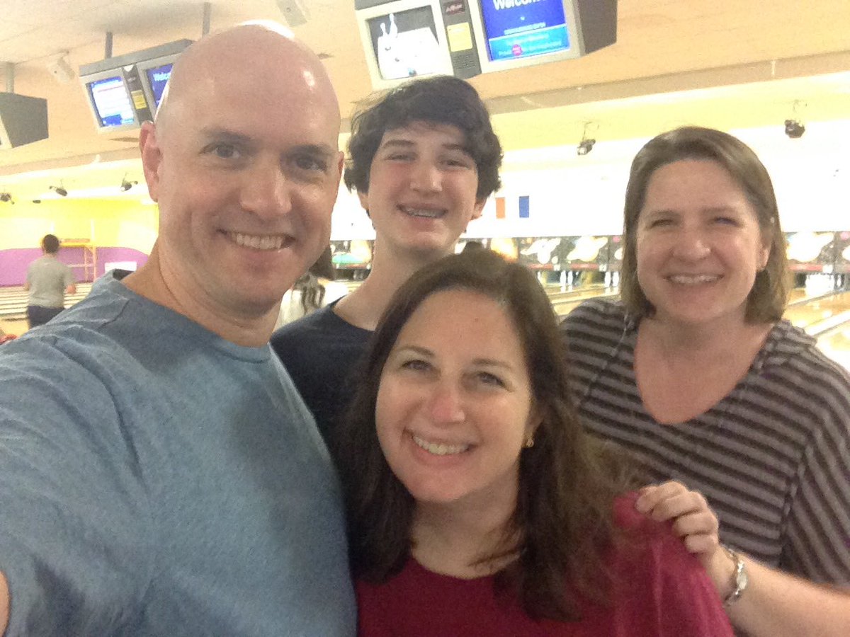 Istvan_A_Bardos's tweet image. We're reppin' @TIMemphis and bowling with @FrameItUp901! #FrameItUp901