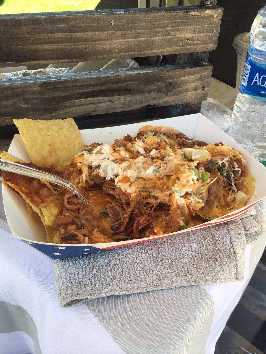 justinharper11's tweet photo. I keep telling myself I'm going to eat better. Then I find things like this. #RIPToMyStomach https://t.co/DbvLGYyL58