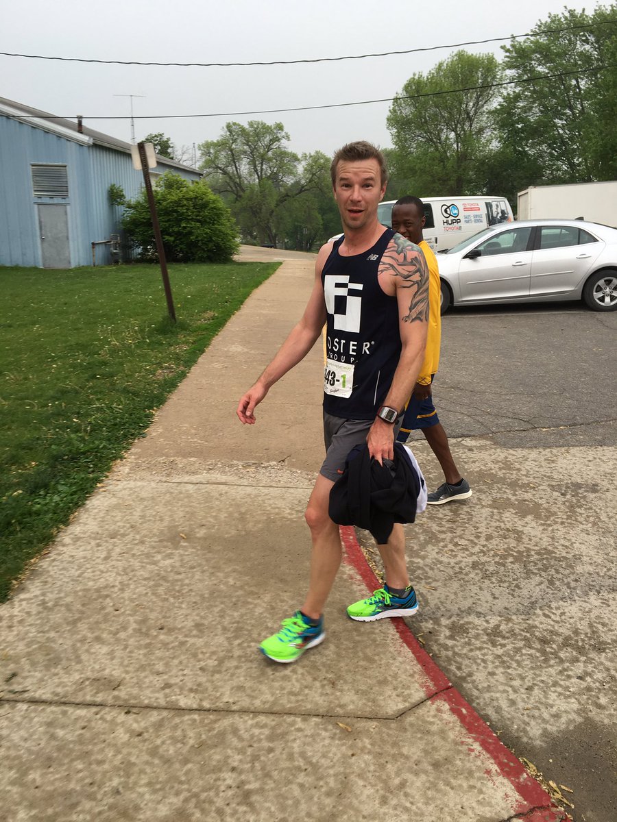 the_comforts's tweet photo. Me to Caleb exchange, got done quicker than my team expected so they missed the exchange #FosterGrp #m2mrelay https://t.co/SBWetDymWQ