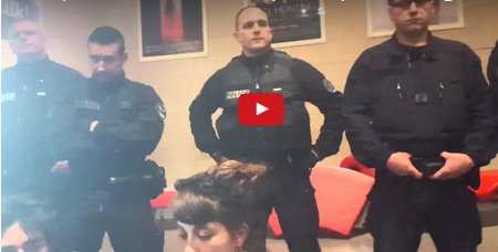 Vidéo : occupée par des manifestants, la Cinémathèque française a été évacuée de force lesinrocks.com/2016/05/07/act…