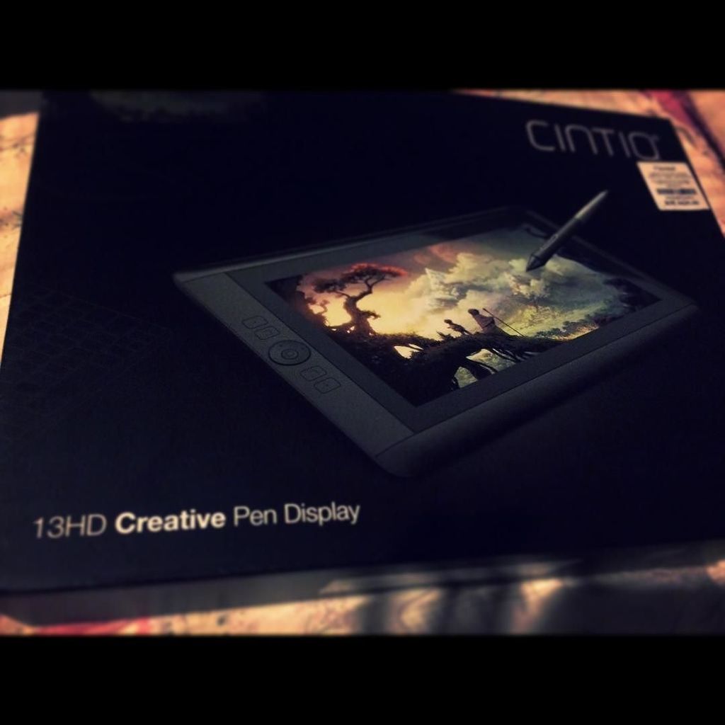 phuijl's tweet image. !! It&apos;s here!!! #cintiq #testingtomorrow ift.tt/1YeF84s