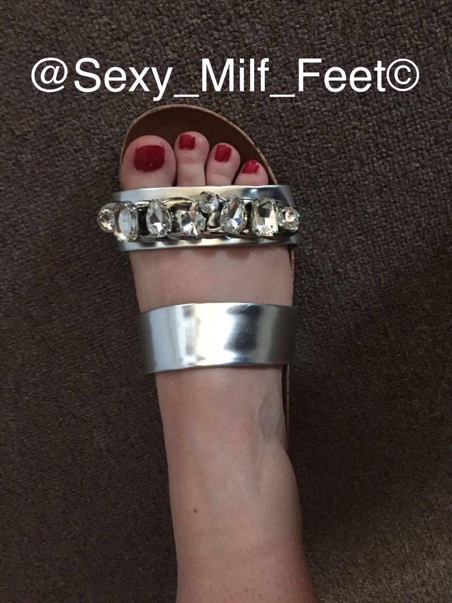 💋👣Petite Milf💋👣 tweet media