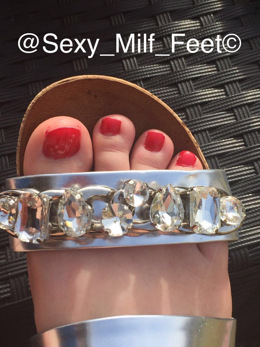 💋👣Petite Milf💋👣 tweet media