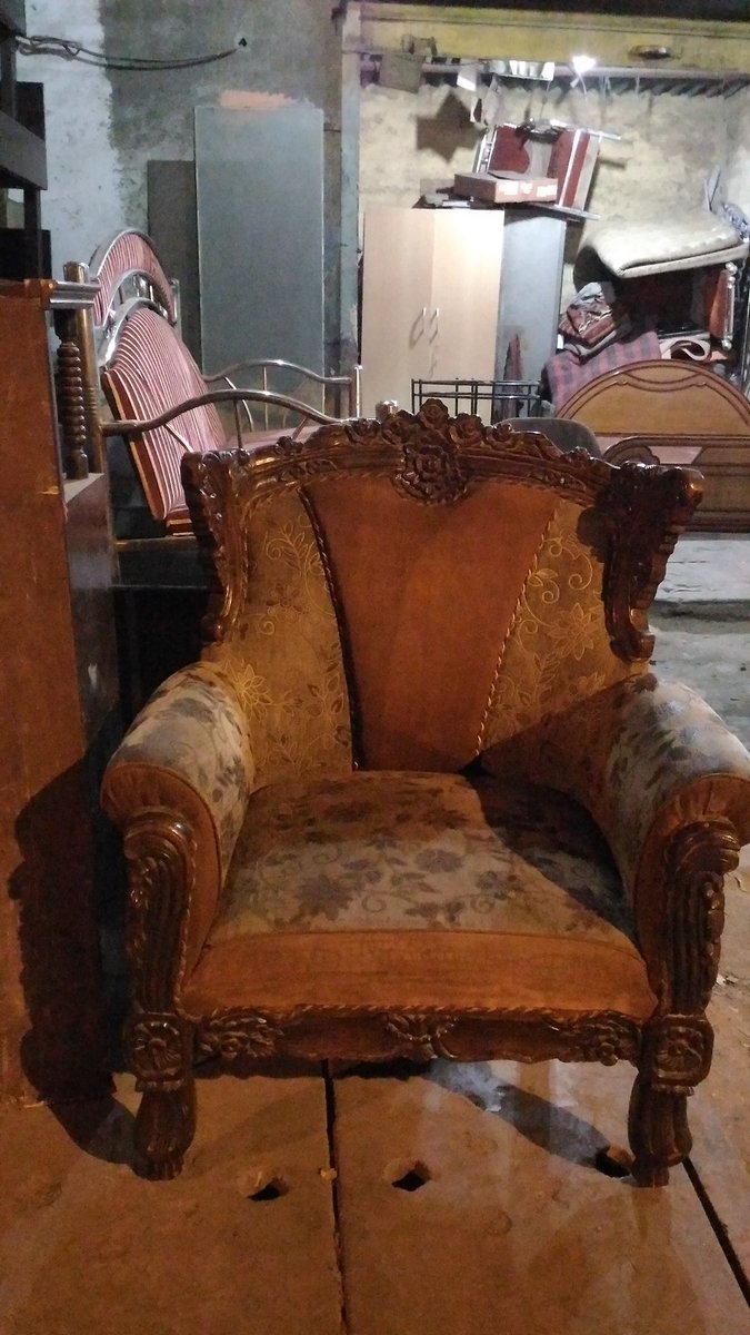trumatter's tweet photo. Look what I spotted in the middle of a gloomy day for 1000 bucks. Guess what avatar she's gonna get #ftw #decorgasm https://t.co/vLIXCWyMlQ