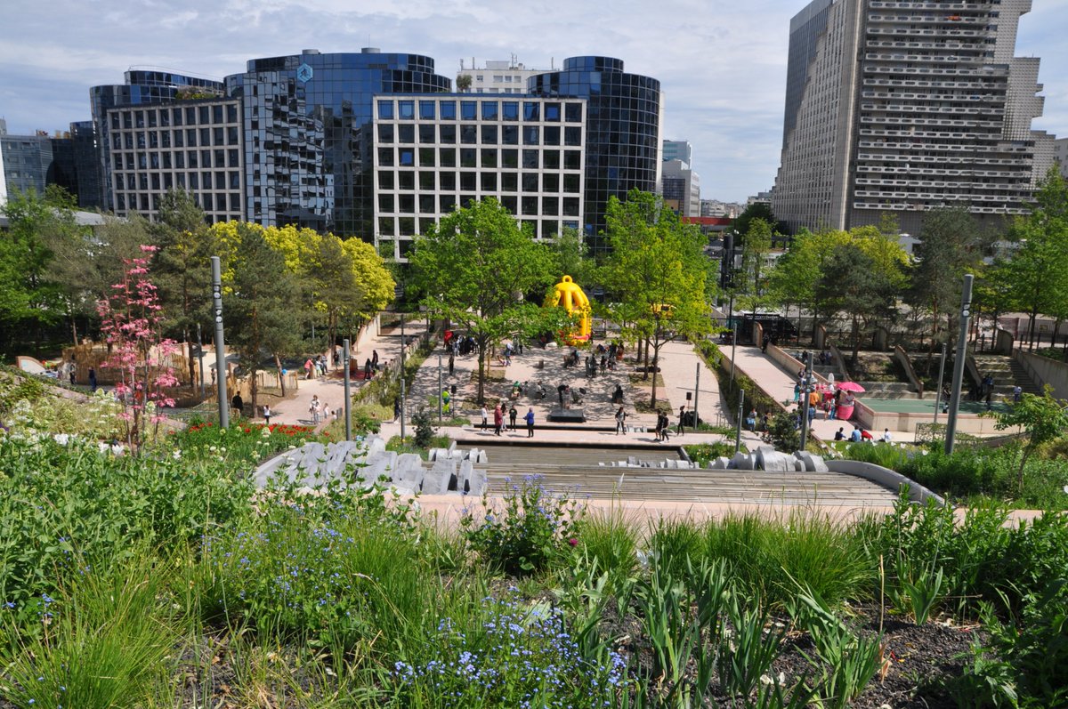 CBoucherie's tweet photo. #Courbevoie Déjà du monde pour #inauguration #parcdiderot et le soleil! https://t.co/8TnNd3bKY2