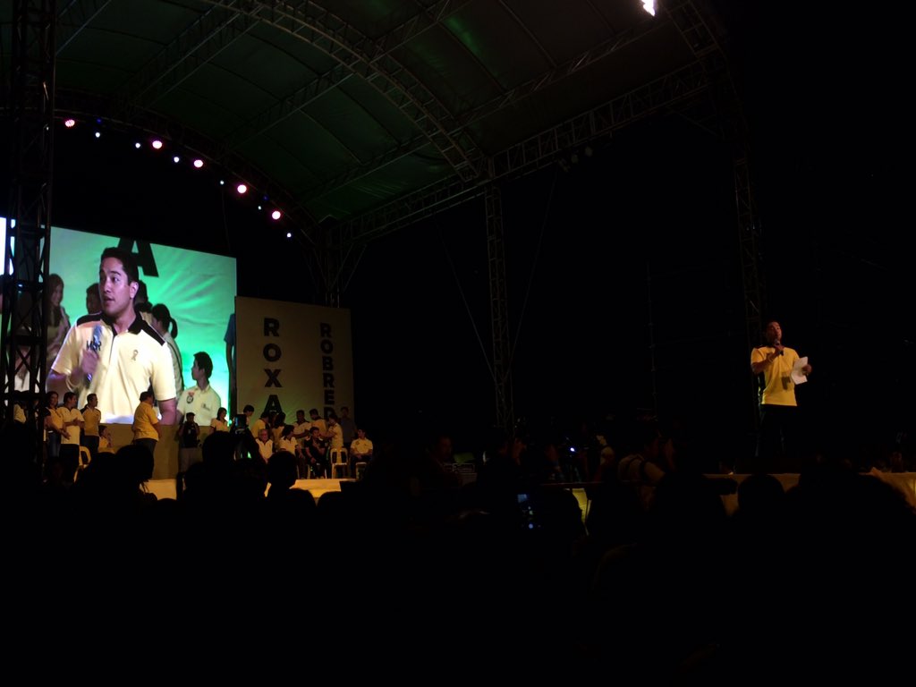 am_malaya's tweet photo. Paolo Roxas on stage. His dad Mar wrote him once, "The best is yet to come." MAR ROXAS NATION https://t.co/8NMbuxxSx0