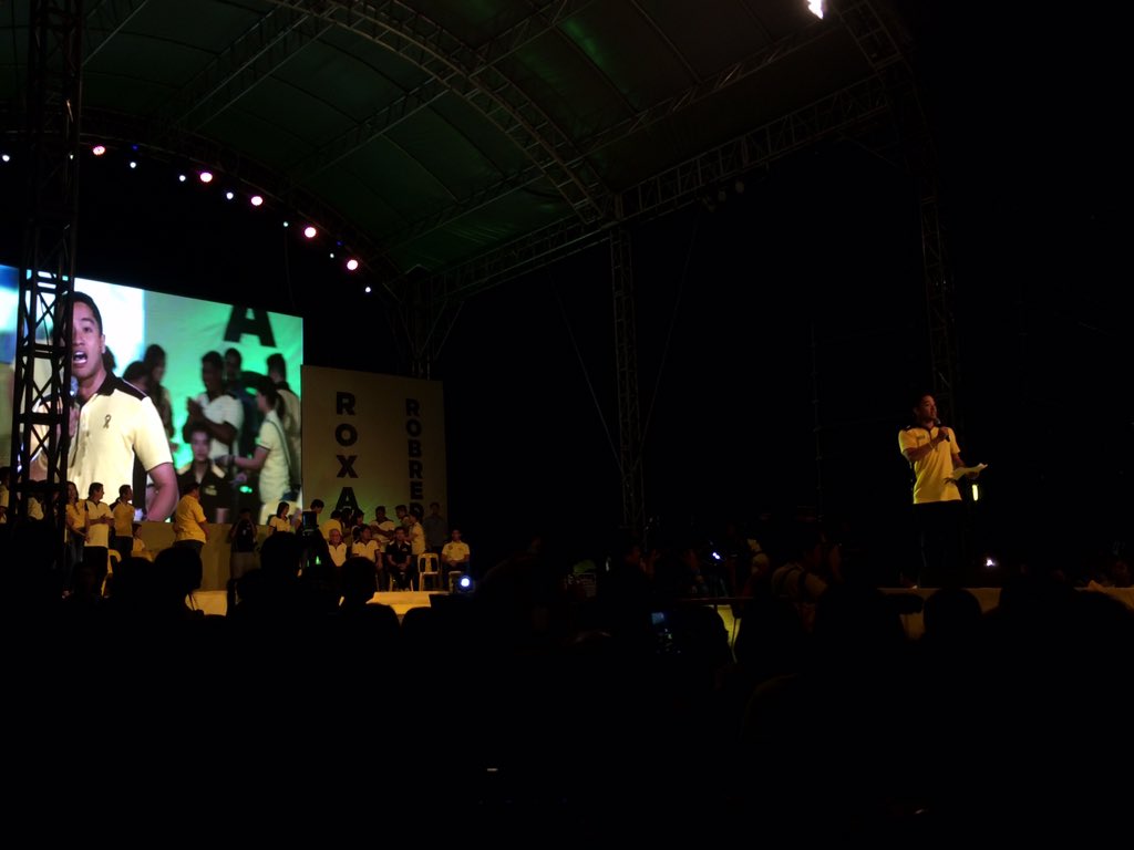 am_malaya's tweet photo. Paolo Roxas on stage. His dad Mar wrote him once, "The best is yet to come." MAR ROXAS NATION https://t.co/8NMbuxxSx0