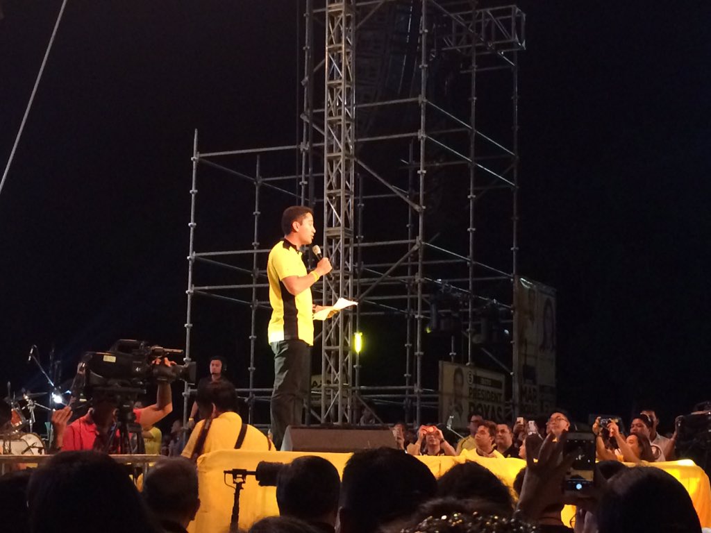 am_malaya's tweet photo. Paolo Roxas on stage. His dad Mar wrote him once, "The best is yet to come." MAR ROXAS NATION https://t.co/8NMbuxxSx0