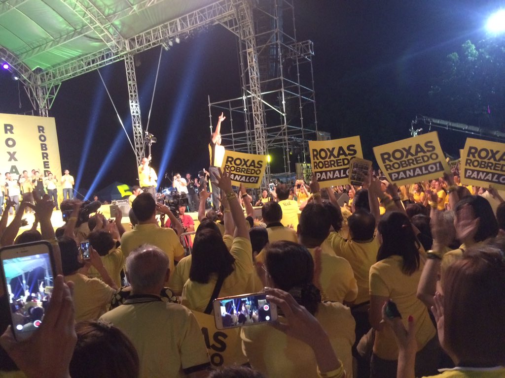 am_malaya's tweet photo. President Mar Roxas on stage! #RoxasRobredo MAR ROXAS NATION https://t.co/m7SAYllpx2