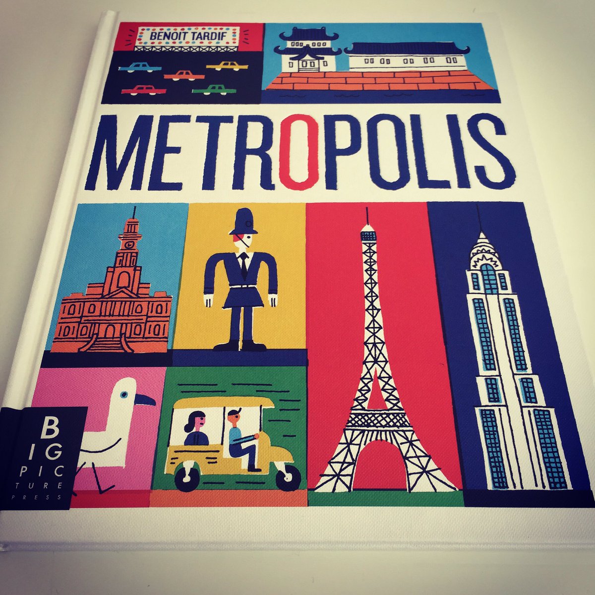 bookgiftblogger's tweet photo. A lively and vibrant trip to 32 of the world's greatest cities #BenoitTardif @BigPicturePress https://t.co/PK7QlSOMPx