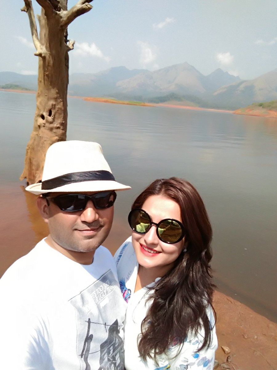 Ajithspeaks's tweet photo. Just entered my #FirstMoveSelfie to be next Close Up star, u can too. Chck  https://t.co/04lyYtvw5J @CloseUpIndia https://t.co/oKBAaRG29V