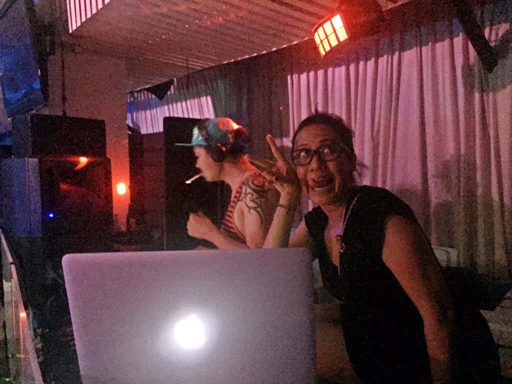 Let's the parteeeeeh begins...!!! 💃🏻💃🏻💃🏻 (W/ DJ Bahari)