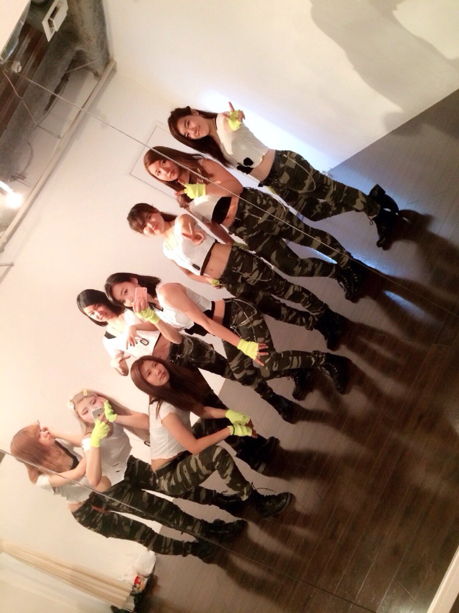 BAD_GIRLS_GG's tweet photo. イベント前Bg練でした☺️
明日はFREEZONE！！
ピンクのペンライト必須ですよ！
応援、掛け声よろしくお願いします😀
#フリゾ https://t.co/HRdPwSc7HL
