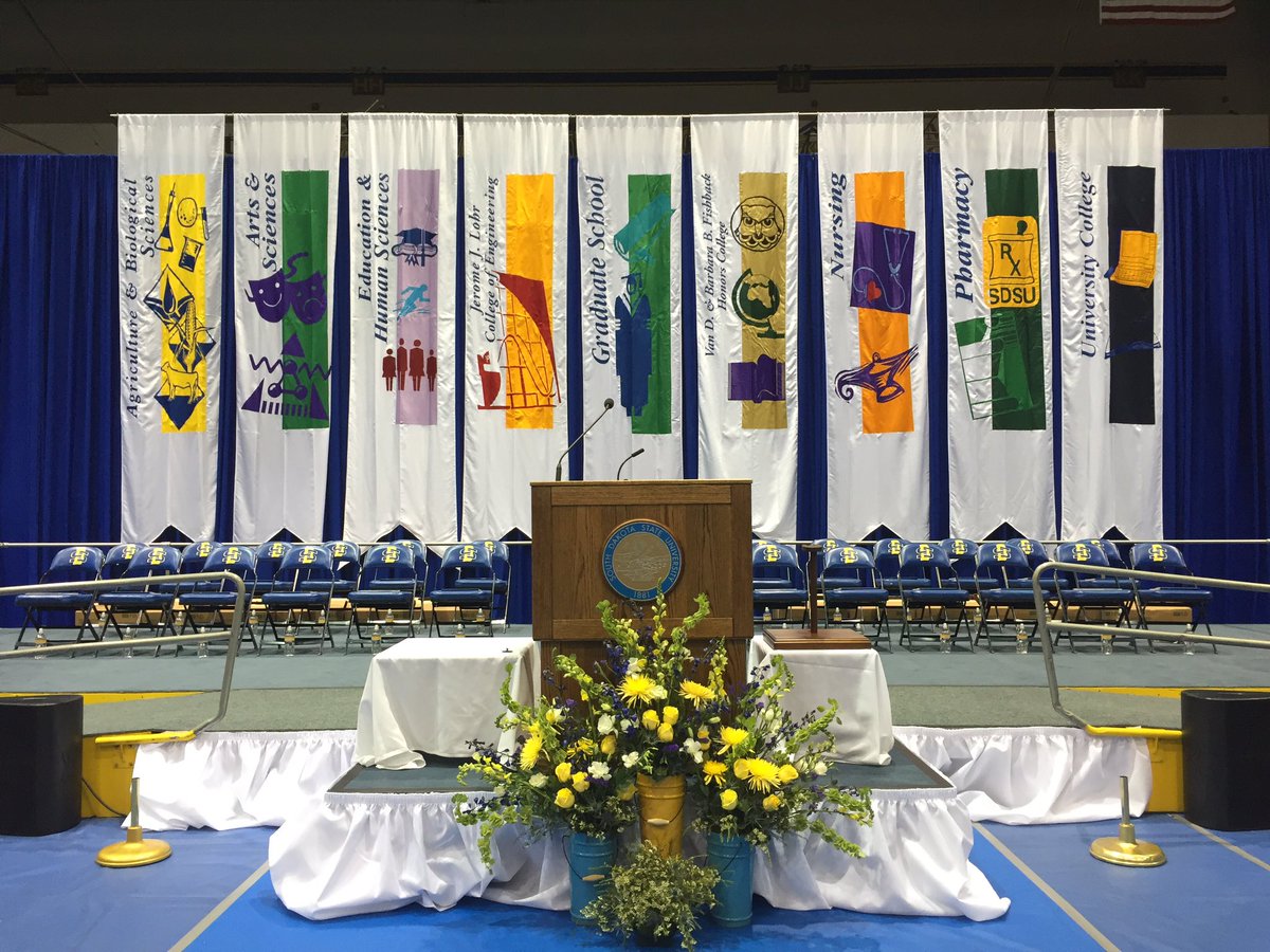 AndiFouberg's tweet photo. It is a great day to become an alum! #SDState16 #WithLoyalHeartsSoTrue #OnceAStudentForeverAnAlum https://t.co/ljTYrcCMgD