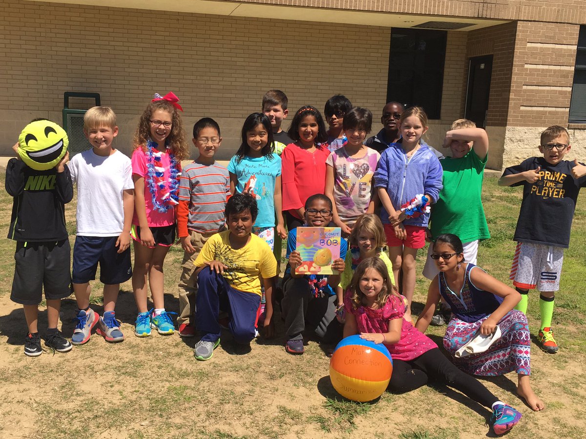 Hickey_3rd's tweet photo. Making learning fun on a beautiful morning. Practicing our comprehension skills. @Hickey_3rd @hickeyallstars https://t.co/mOQ8kj55Mg