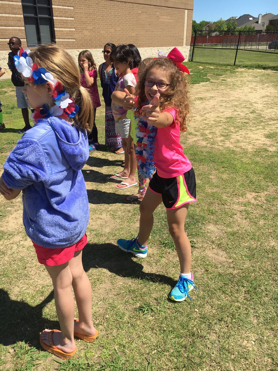 Hickey_3rd's tweet photo. Making learning fun on a beautiful morning. Practicing our comprehension skills. @Hickey_3rd @hickeyallstars https://t.co/mOQ8kj55Mg