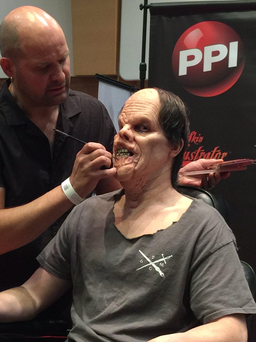 eszterhercsik's tweet photo. @umaexpo @richardredlefsen demo #spfx @ppiproducts #masterofmakeup #livedemo #makeupshow #London https://t.co/kT8dqAAPpT
