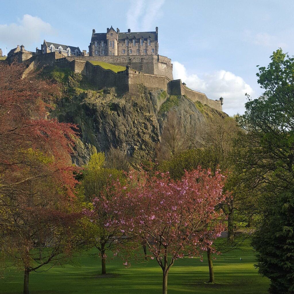 Staying <a href="/hubhotels/">hub by Premier Inn</a> Edinburgh this weekend? Check out this view on Princes St #prettyscotland 😎