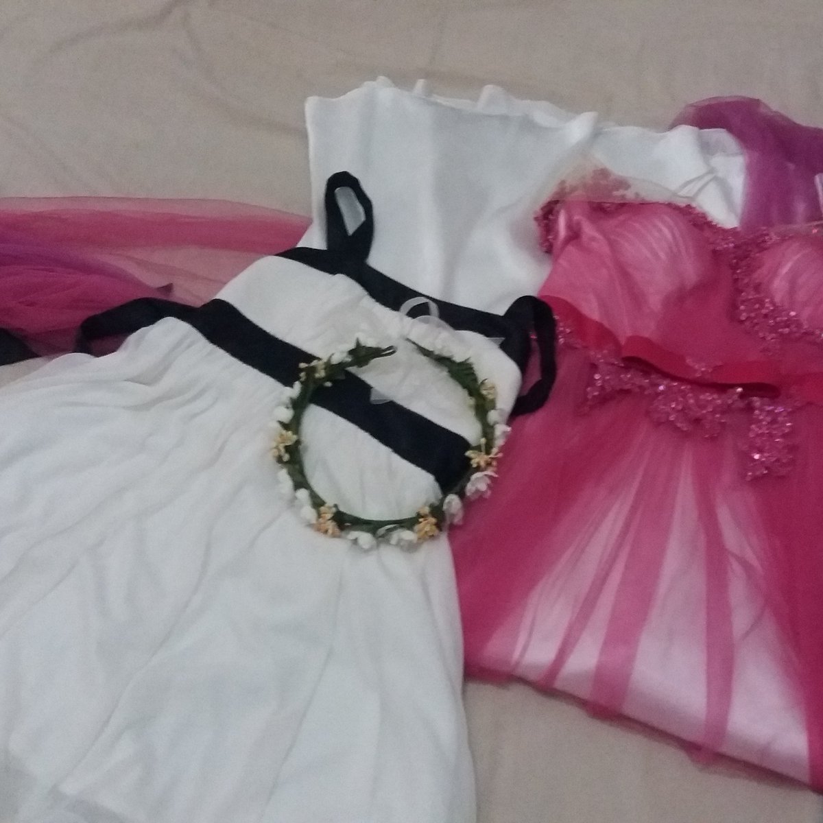 Utami_Lp's tweet photo. Malam minggu packing ajah...#seoul #korea #prewedding #holiday #love https://t.co/ZTSckSfytp