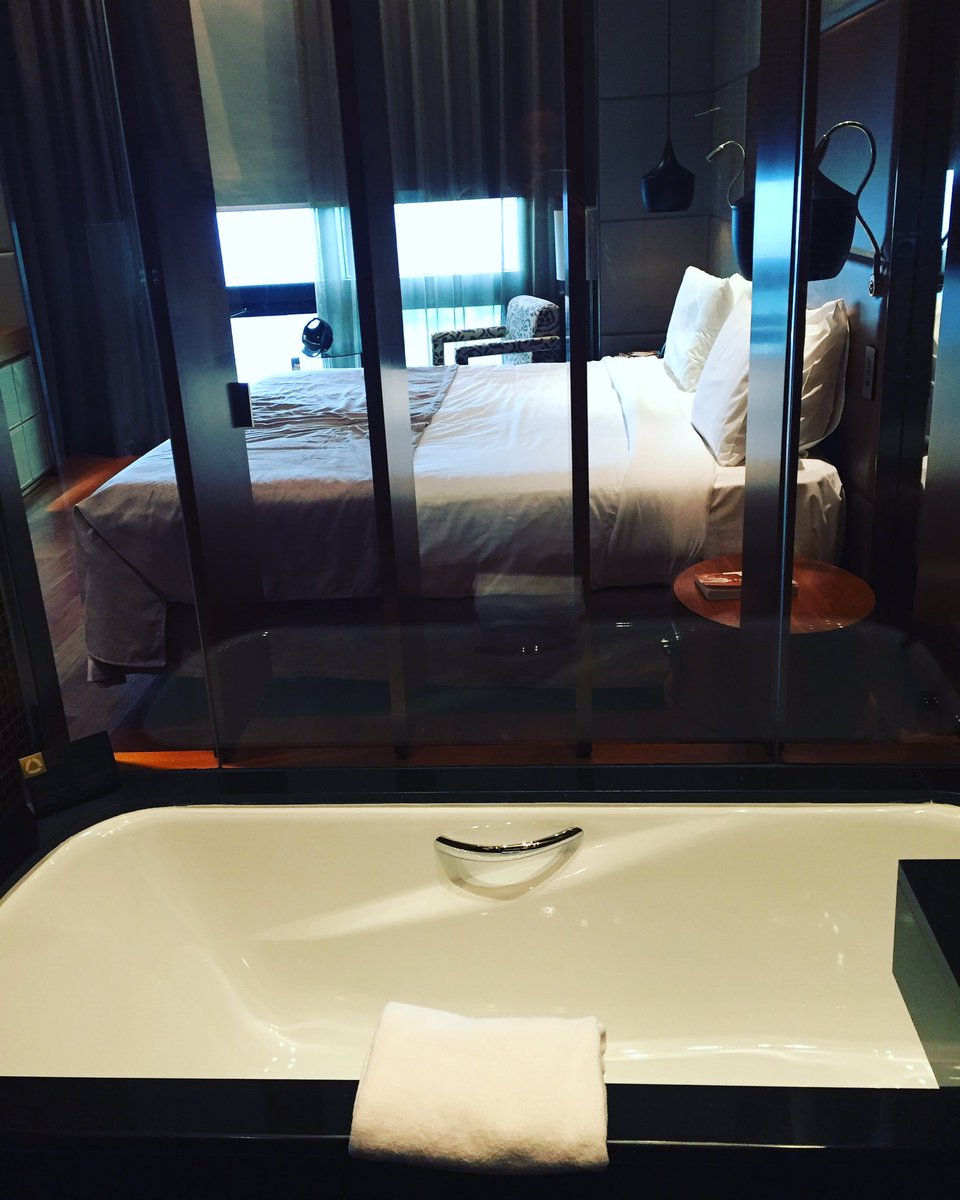 Emzkate's tweet photo. #Madrid #tub #Madridtower https://t.co/TZly8eBSuc